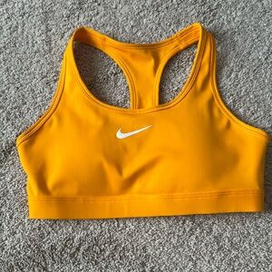 Nike Swoosh Medium Support